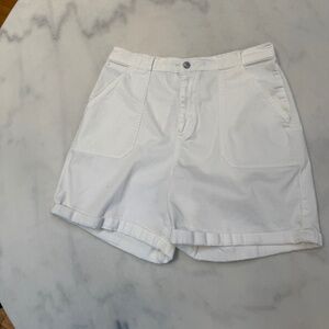 Gloria Vanderbilt Women’s Shorts Size L X 4.5” inseam, White Cotton